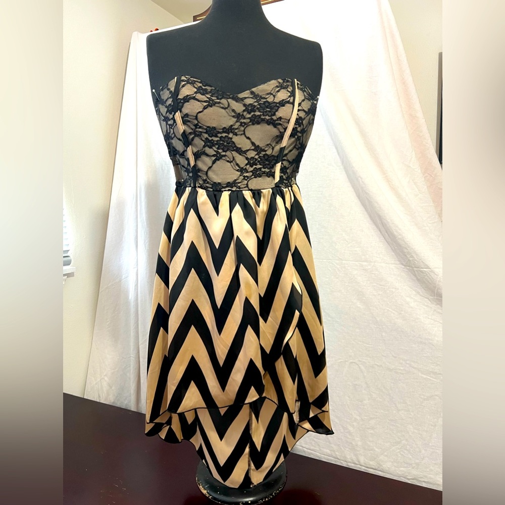 Black and cream zig zag stripped dress with lace top